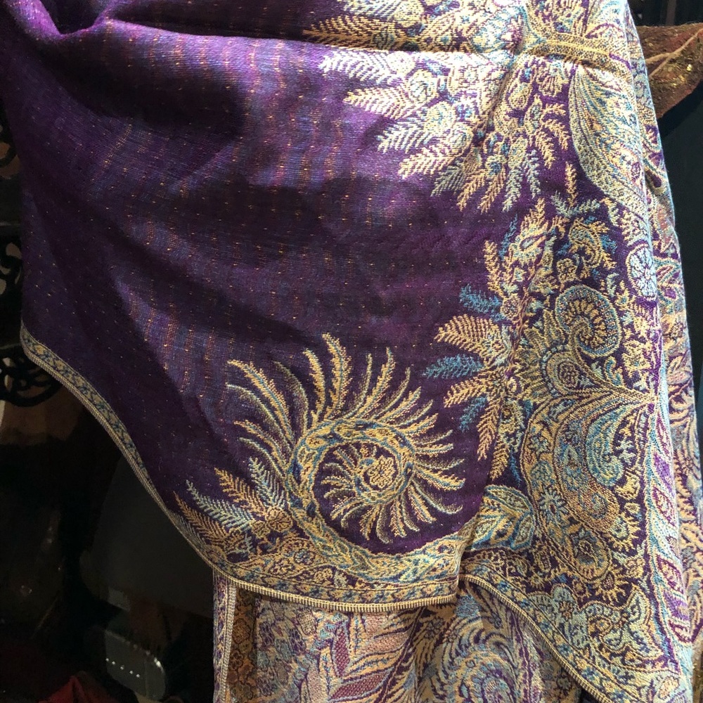 Vintage Style Paisley Pashmina Shawl